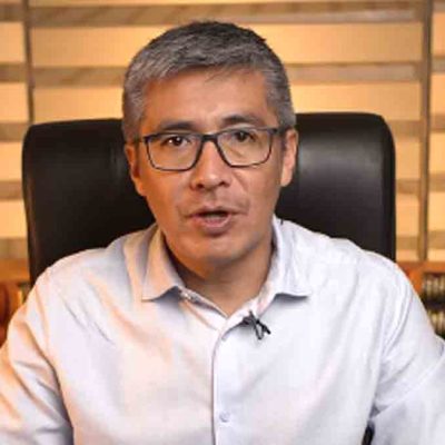 Gabriel Espinoza, ministro de Economía