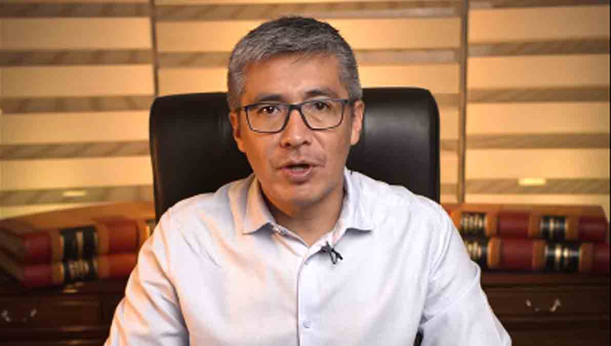 Gabriel Espinoza, ministro de Economía