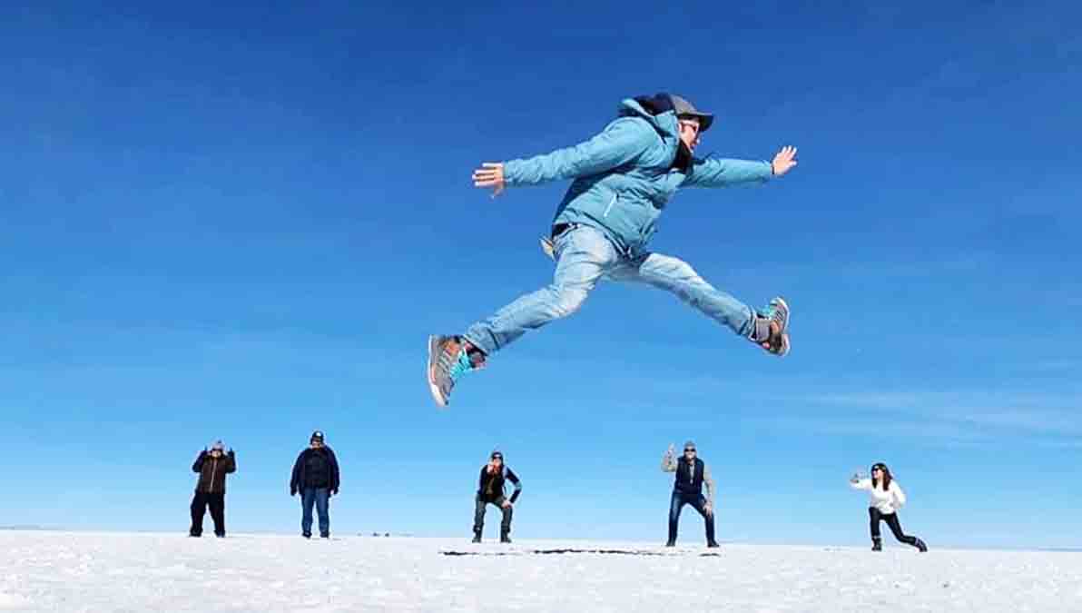turistas en el Salar de Uyuni