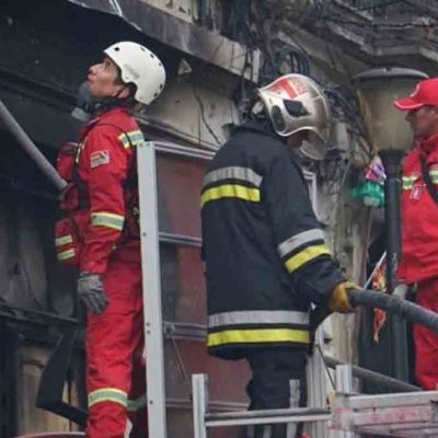 personal de Bomberos en el lugar del siniestro