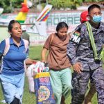 personas afectadas por las inundaciones son evacuadas