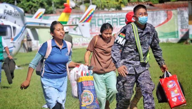 personas afectadas por las inundaciones son evacuadas