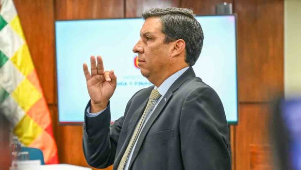 Carlos Jauregui jura como director de la UIF