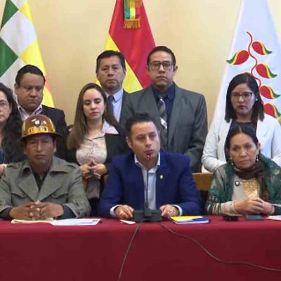 Edmand Lara juntos a jefes de bancadas legislativas