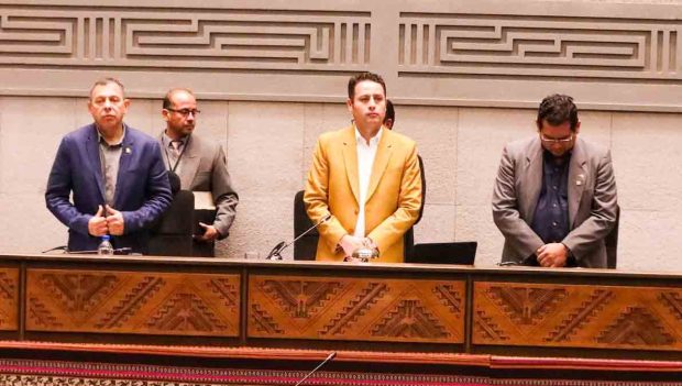 Edmand Lara en la sesión de la Asamblea Legislativa