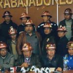 mineros asalariados en conferencia de prensa en La Paz