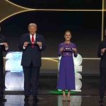 los presidentes de la FIFA, EEUU, México y le primer ministro de Canadá en el sorteo de los grupos del Mundial 2026