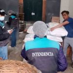 personal de la Intendencia de La Paz en el horno de Rubén Ríos