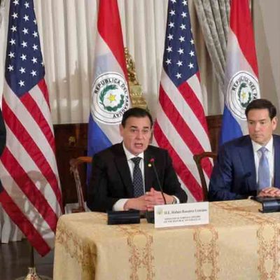 Marco Rubio y Ruben Ramírez durante la firma del acuerdo de cooperación militar y de seguridad nacional entre EEUU y Paraguay,