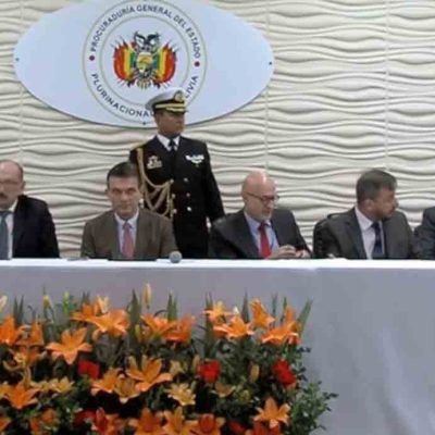 el presidente Rodrigo Paz junto a autoridades nacionales en la presentación de la Comisión de la Verdad