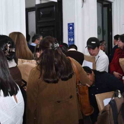 los aspirantes al TSE hacen fila para dejar sus documentos
