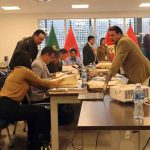 miembros de la Comisión Mixta de Constitución revisan los documentos de los postulantes al TSE