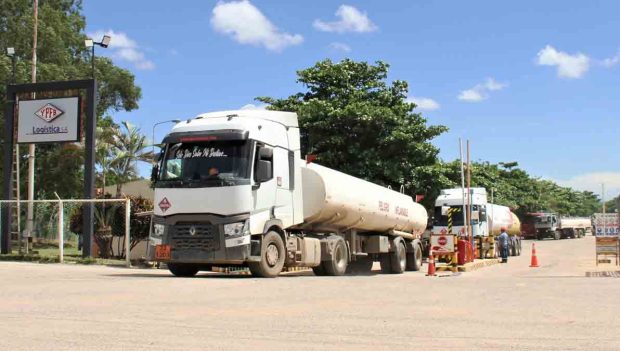 cisternas salen de la refinería Guillermo Elder Bell