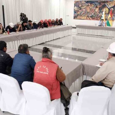 reunión del presidente Paz con dirigentes d ela COB