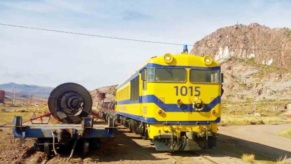 Retoman viajes con pasajeros en tren Arica-La Paz
