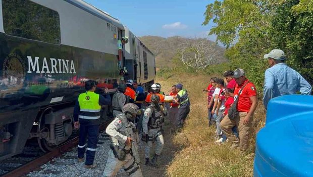 Descarrila tren en México, hay 13 muertos