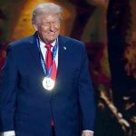 Trump recibe el primer premio de la paz de FIFA
