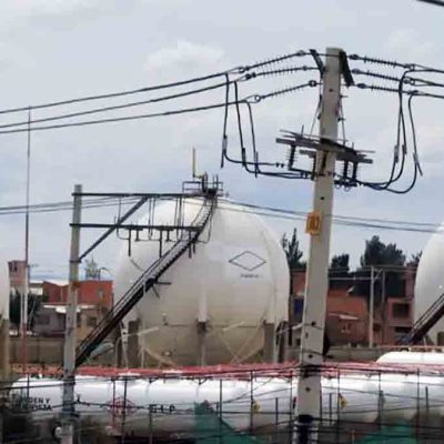 tanques de almacenamiento de combustibles de YPFB en El Alto