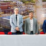 el ministro Marcelo Medinaceli y el presidente de YPFB junto a funcionarios de la estatal petrolera