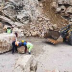 personal de la ABC realiza limpieza de la ruta Cochabamba-Oruro