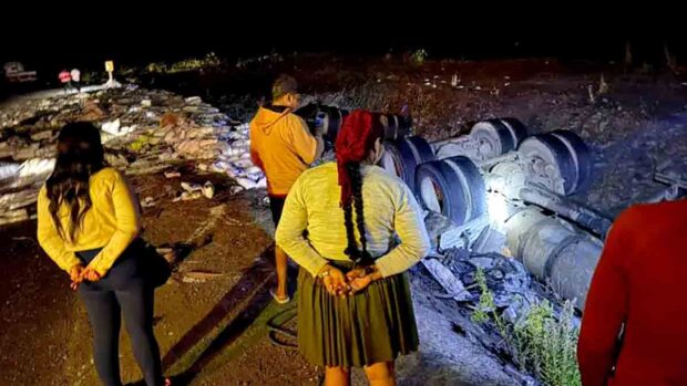 el camión volcado en El Sillar