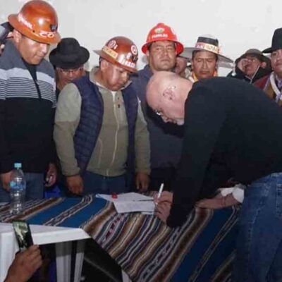 dirigentes de la COB y autoridades de Gobierno firman acuerdo