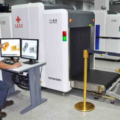 punto de control de equipaje de la Aduana en el aeropuerto de Viru Viru