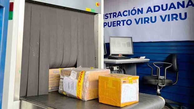punto de control de la Aduana en el aeropuerto de Viru Viru