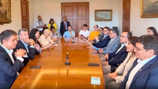 reunión de autoridades aduaneras y empresarios de Bolivia y Chile