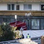 dueña de bar incendiado en Suiza huye