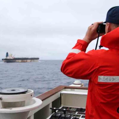 la Guardia Costera de EEUU vigila al buque petrolero Verónica