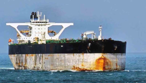 El buque cisterna Bella 1 en el estrecho de Singapur