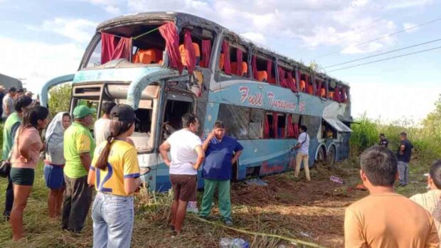 el bus que se volcó en Cuatro Cañadas