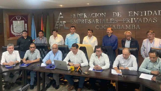 dirigentes de Caboco en conferencia de prensa