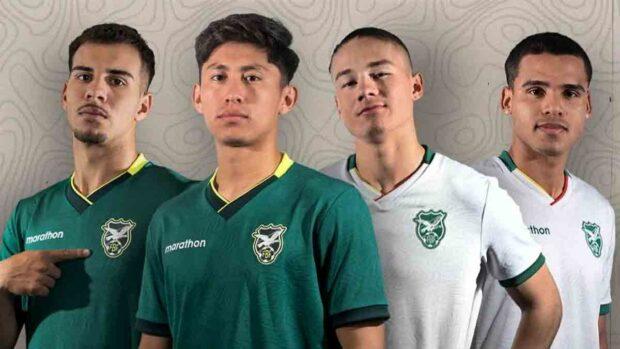 jugadores de la Verde luciendo la nueva camiseta