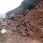 derrumbe en la carretera a los valles de Santa Cruz