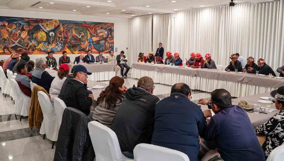 el diálogo entre autoridades de Gobierno y dirigentes de la COB