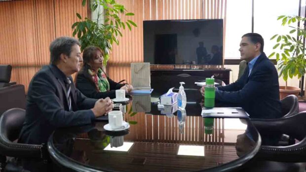 reunión de representantes de la FAO con autoridades bolivianas