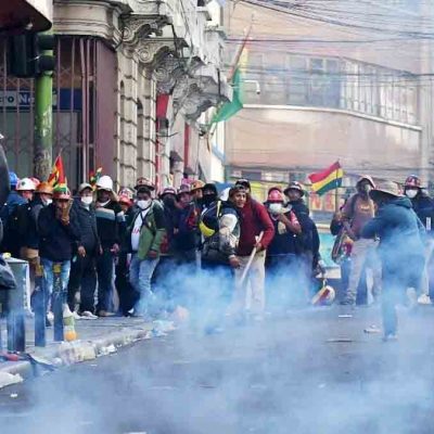 Policía gasifica la marcha de la COB