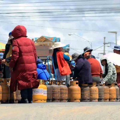 filas por GLP en El Alto