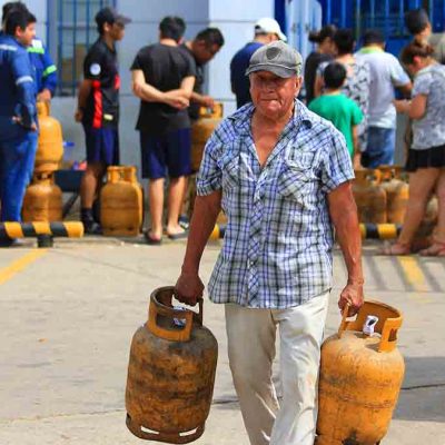 filas para compra de GLP en Santa Cruz
