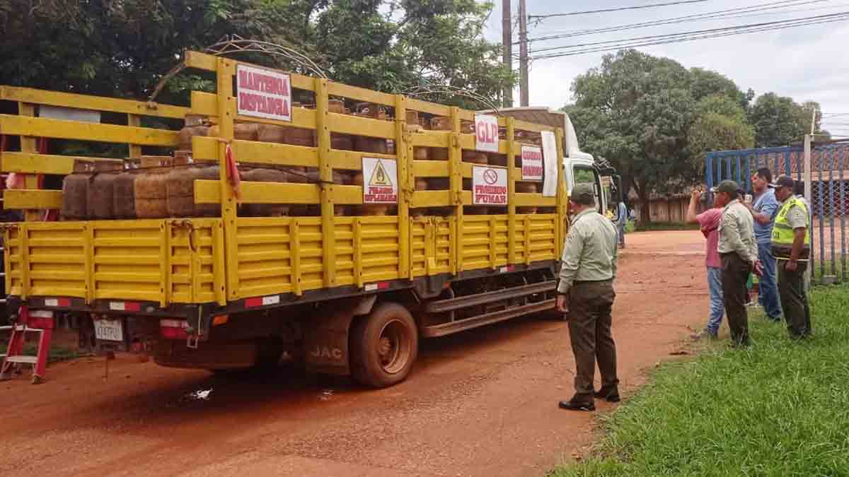camión distribuidor de GLP sale de la planta engarrafadora de Riberalta