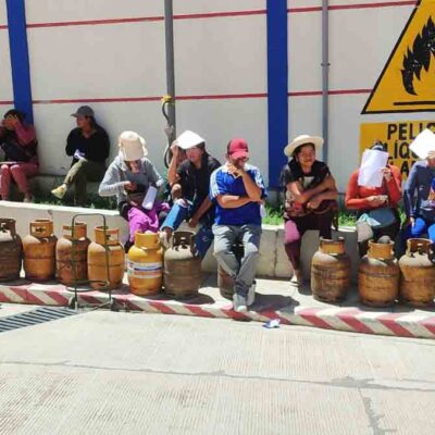 filas para comprar GLP en La Paz