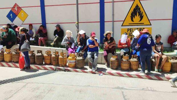 filas para comprar GLP en La Paz