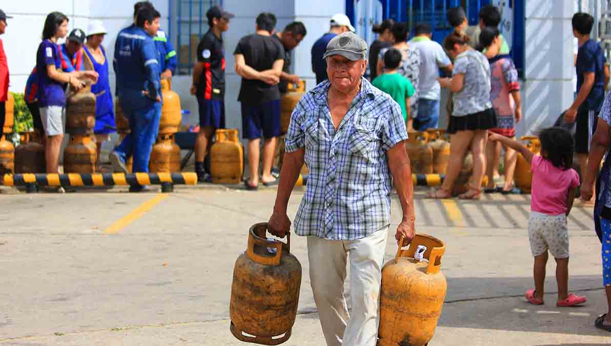 filas para compra de GLP en Santa Cruz