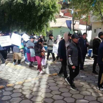 marcha de protesta de residentes de Huanuni