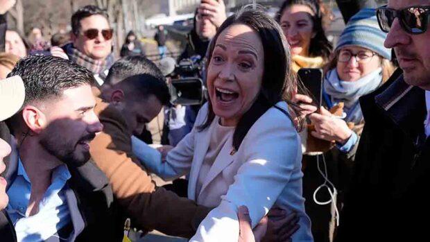 María Corina Machado es vitoreada a su ingreso a la Casa Blanca