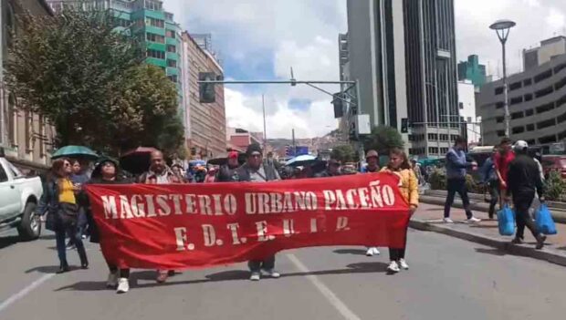 maestros urbanos marchan en La Paz