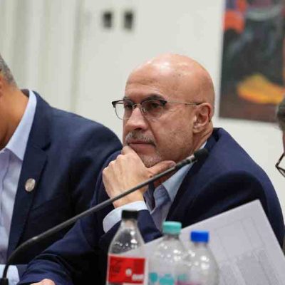 los ministros de Economía, de la Presidencia y de Gobierno