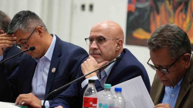 los ministros de Economía, de la Presidencia y de Gobierno